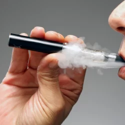 What does smoking do to your lungs?
